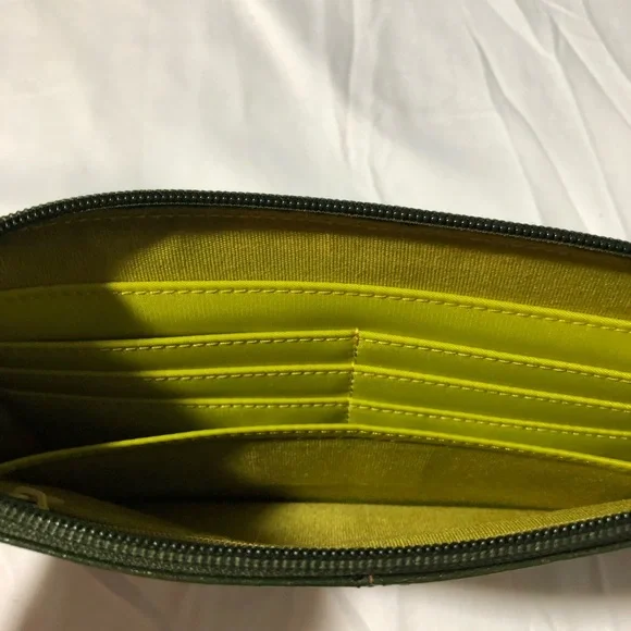Hobo international green leather wristlet purse classic quiet luxury minimalist - Picture 9 of 10